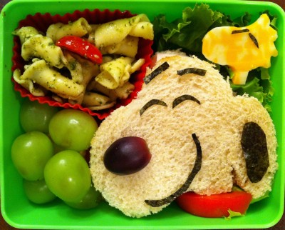 http://lunchboxawesome.com/post/10765151182/bento-day-26-turkey-sandwich-pesto-salad