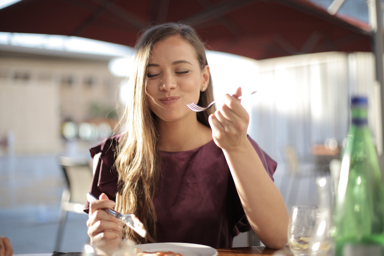 The Power of Mindful Eating: A Healthy Relationship with Food